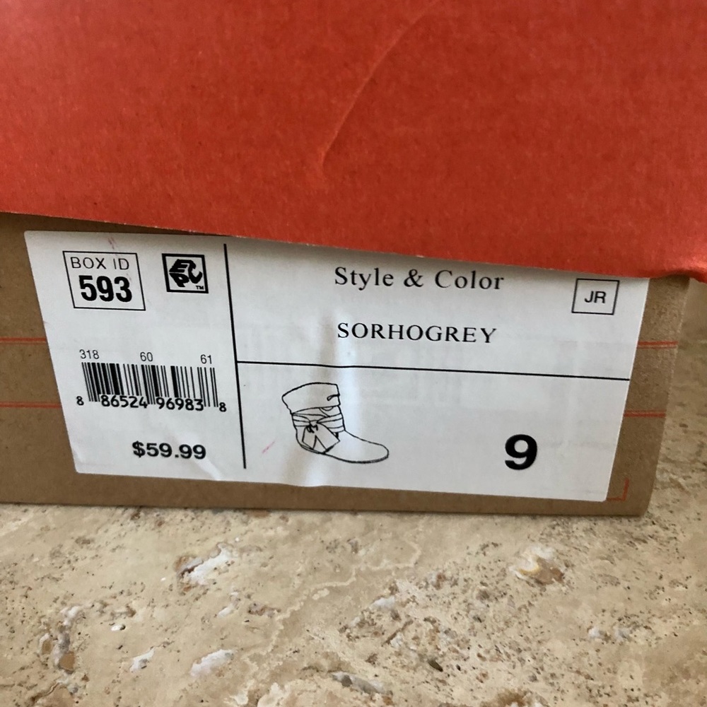 So Sorho Grey Faux-Suede Boots - Size 9 (NWT) - Picture 8 of 10